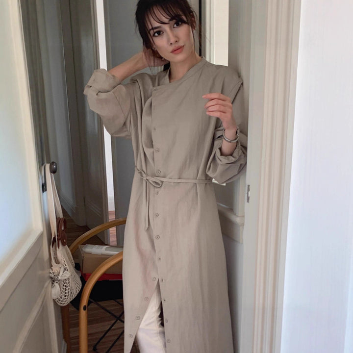 Damen Langes Shirtkleid mit V-Ausschnitt, durchgehender Knopfleiste und Taillengürtel Drune
