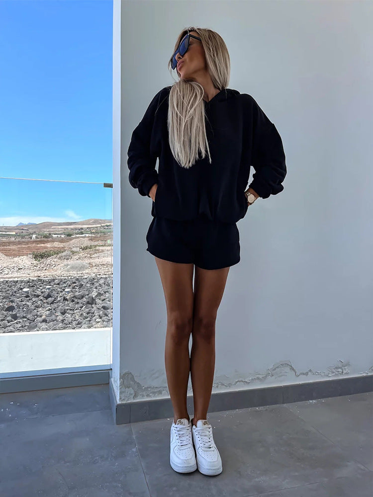 Damen lässiger Hoodie und kurze Shorts im minimalistischen Design Drune