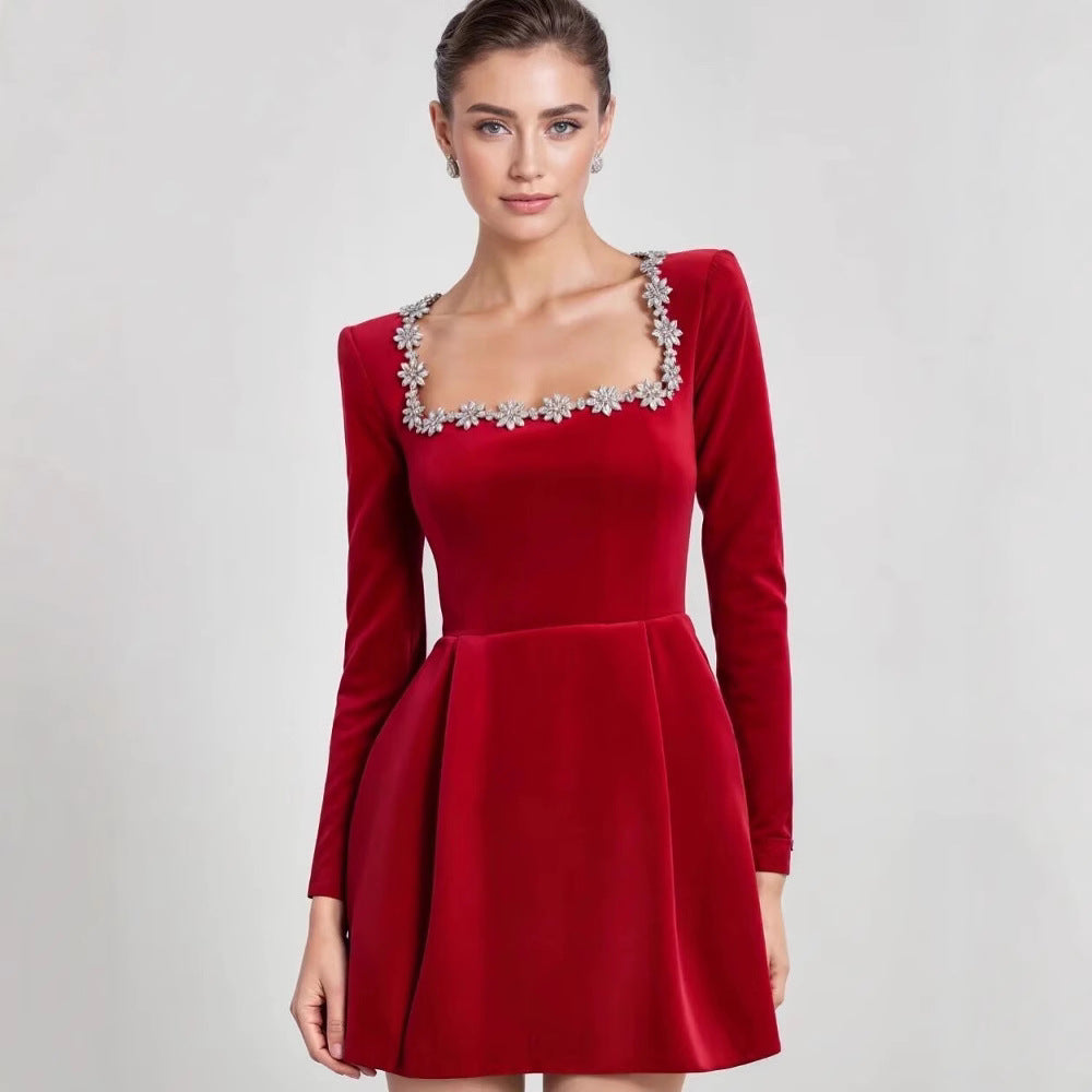 Damen Samtkleid mit taillierter Korsage, quadratischem Ausschnitt und floraler Zierkante Drune