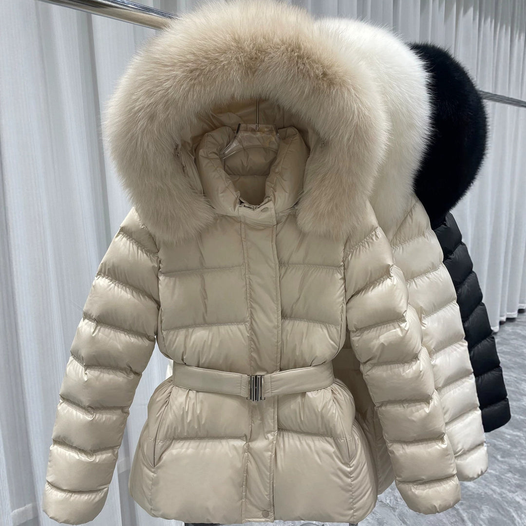 Damen Taillierte Stepp-Pufferjacke mit Gürtel, hohem Kragen und abnehmbarem Fellbesatz Drune
