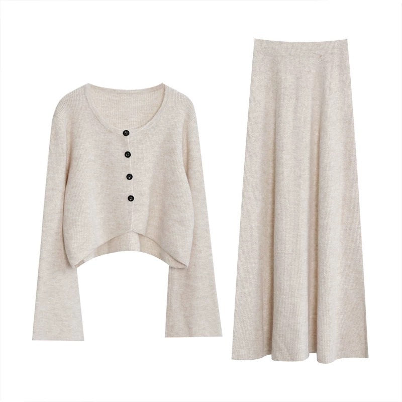 Damen lässiges Crop-Top mit feinen Knopfdetails und passendem Maxirock Drune