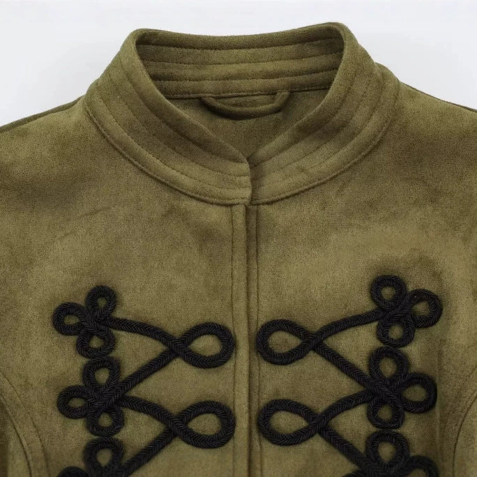 Damen Kurz geschnittene Wildlederjacke im Military‑Look mit Stehkragen und dekorativer Kordelfrosch‑Applikation Drune