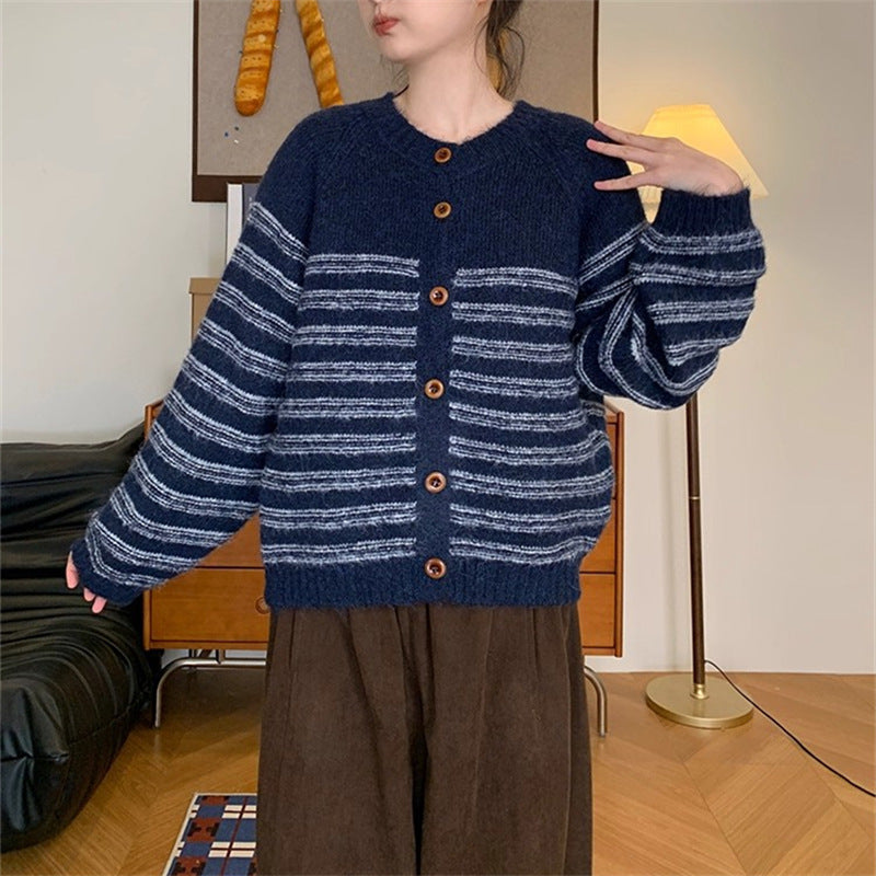 Damen Grobstrickjacke mit modernen Streifen und Knopfdetails Drune