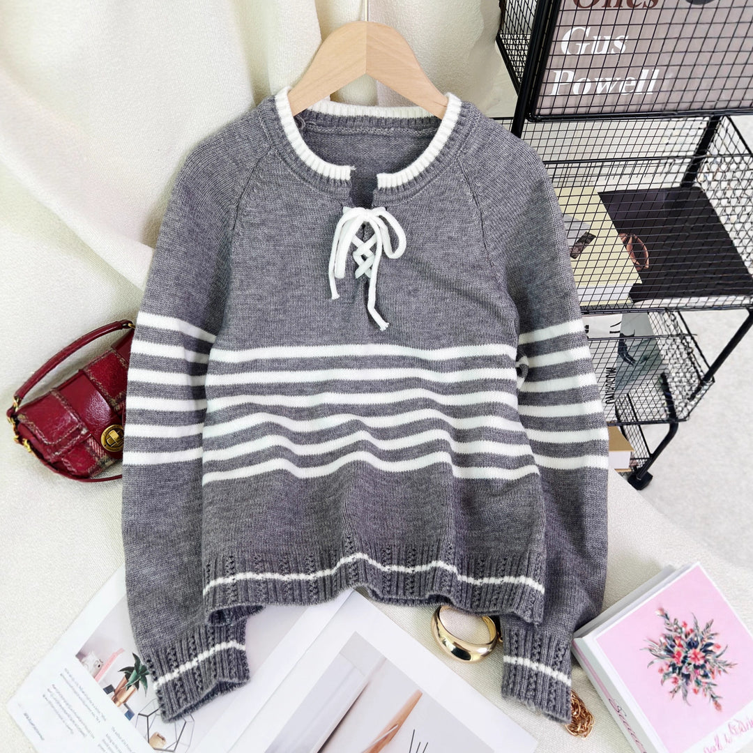 Damen pullover mit seitlichem Kordelzug und modernem Streifenmuster Drune