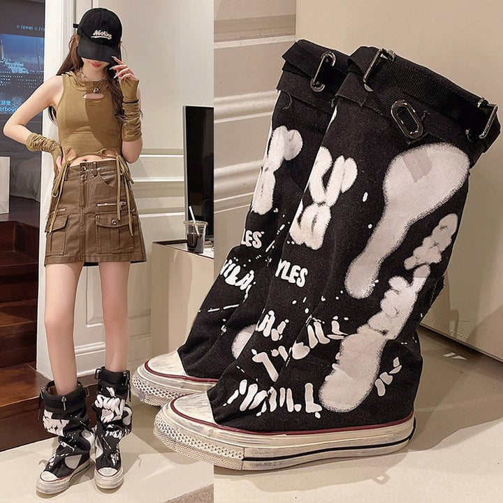Damen Slouchy Canvas-High-Top Sneaker-Stiefel mit Gurt und Graffiti-Print Drune