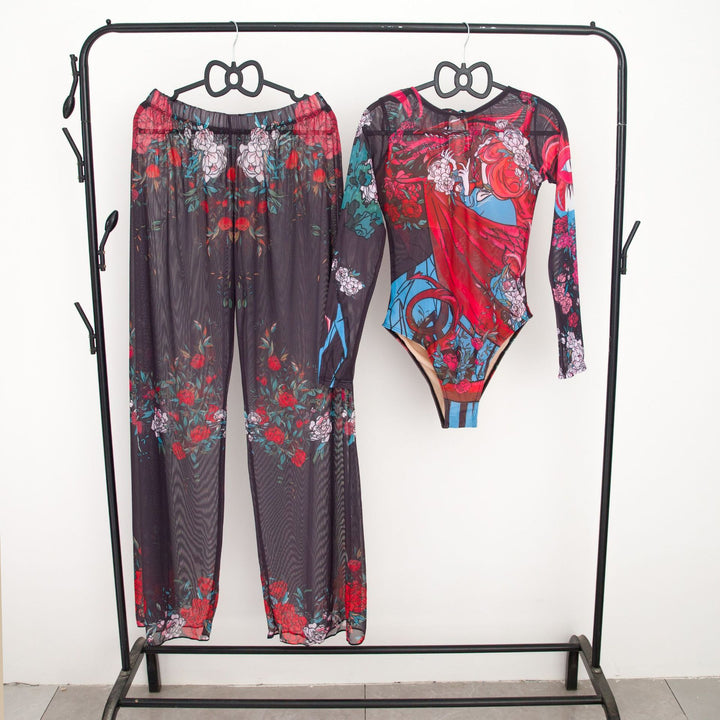 Damen modisches Badeoutfit mit langärmeligen Oberteil und lässigen Pants Drune