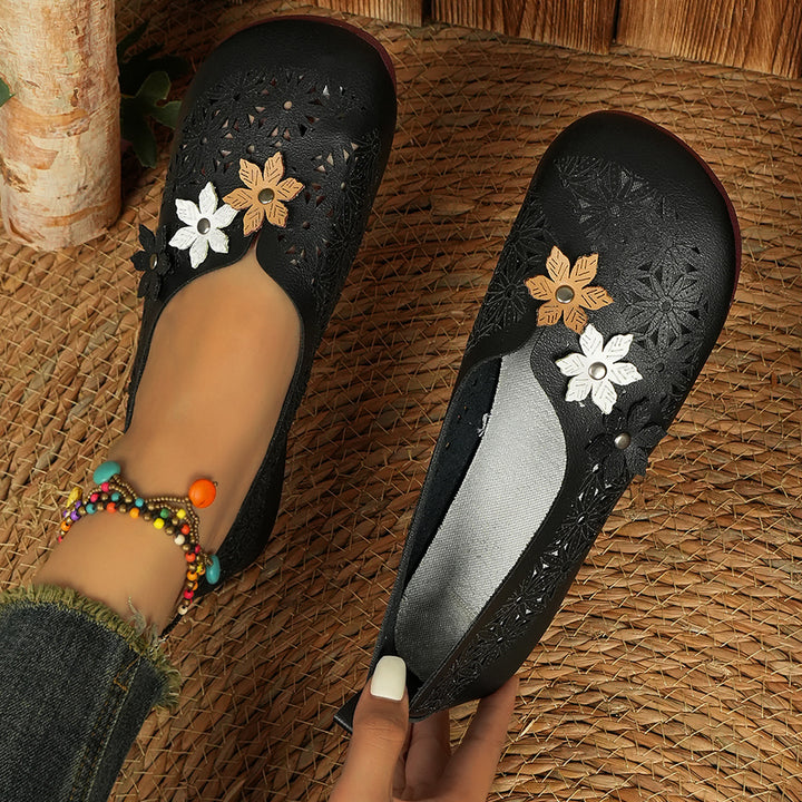 Damen nan flache Ballerina-Pantoffel mit Laserperforation und dreidimensionaler Blumenapplikation Drune