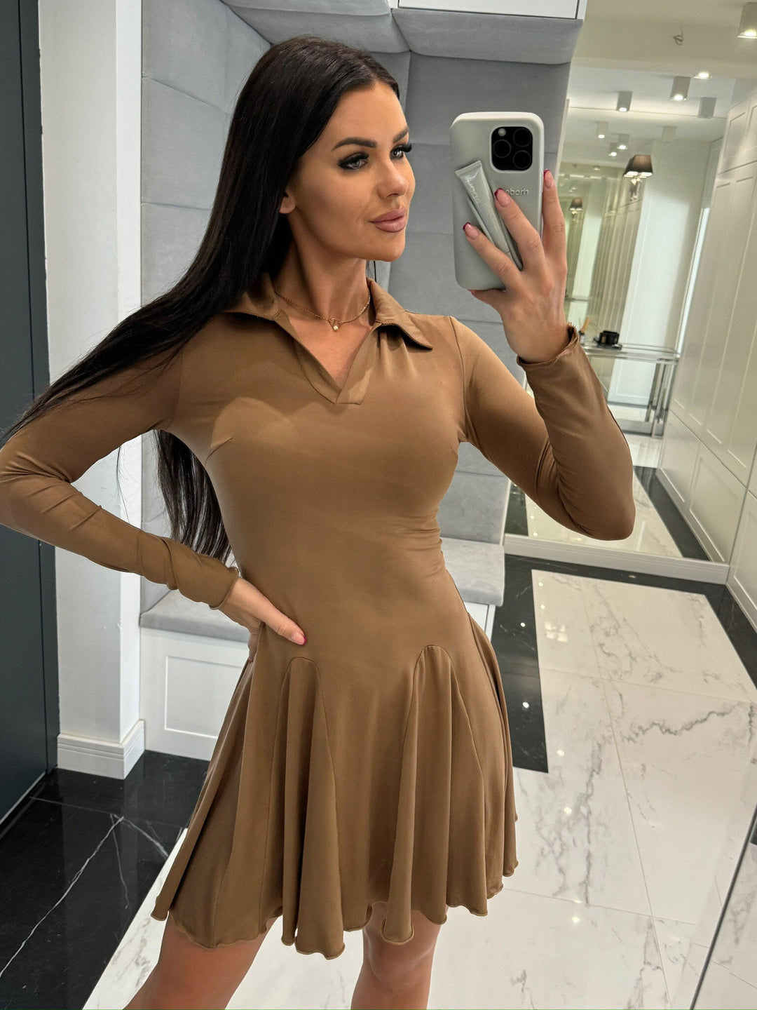 Damen Sportliches Polo-Kleid mit schwingendem Rock und langen Ärmeln Drune