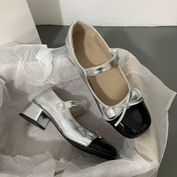 Damen Mary‑Jane Ballerina mit Kontrast‑Lackkappe und Perlenriemen Drune