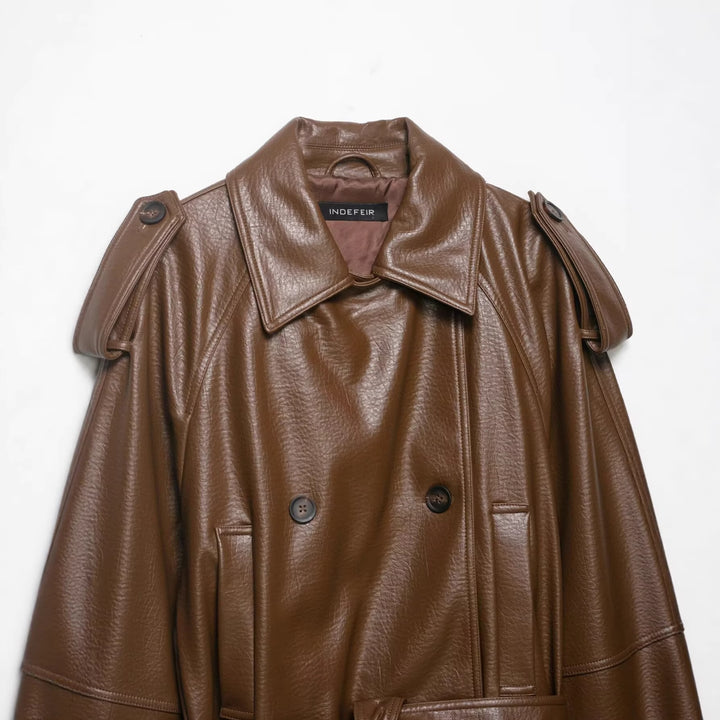 Damen Leder-Trenchcoat mit Bindegürtel, Schulterklappen und oversized Kragen Drune