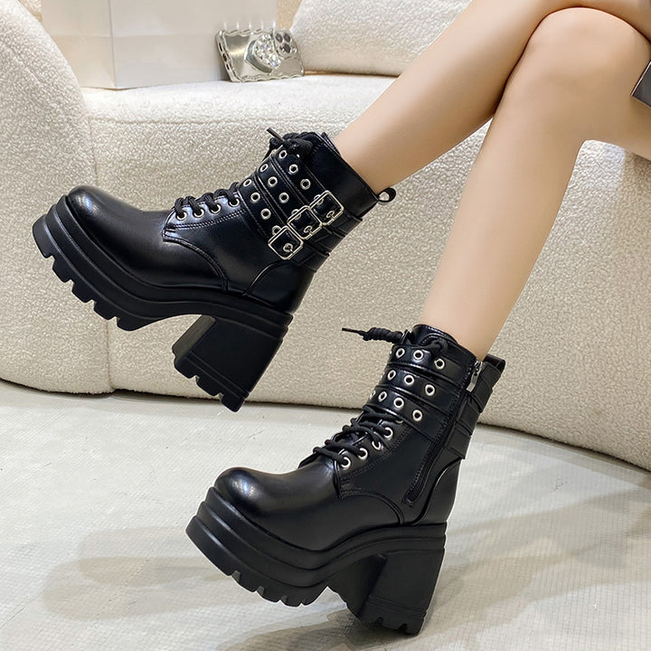 Damen Chunky Stiefel mit dekorativen Riemen und robustem Profil Drune