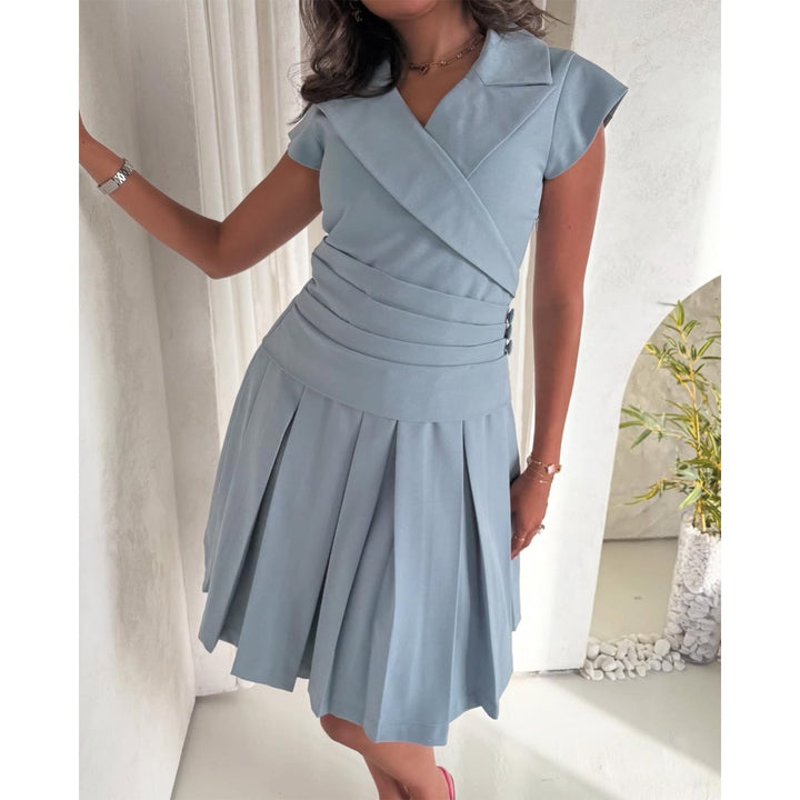 Damen Wickelkleid mit elegantem Taillengürtel und femininem Faltenrock Drune