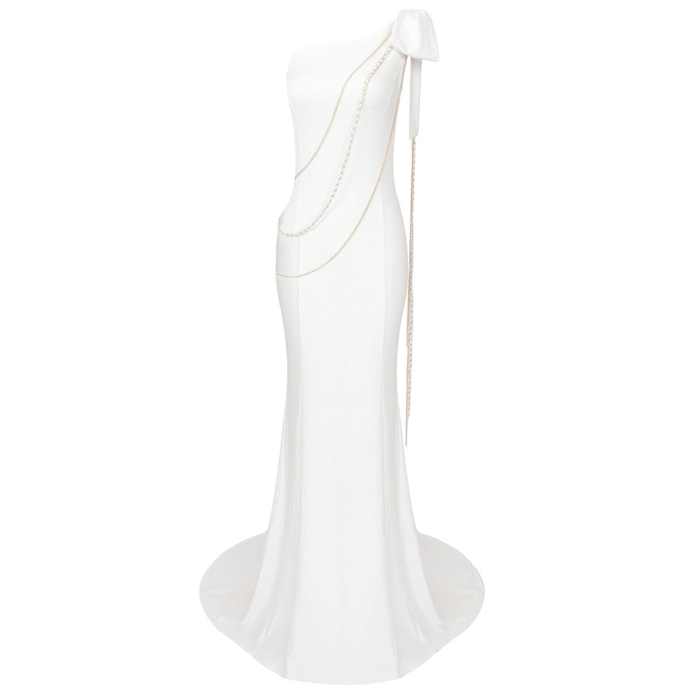 Damen Elegantes Abendkleid mit asymmetrischem Design und glamourösen Kettenakzenten Drune