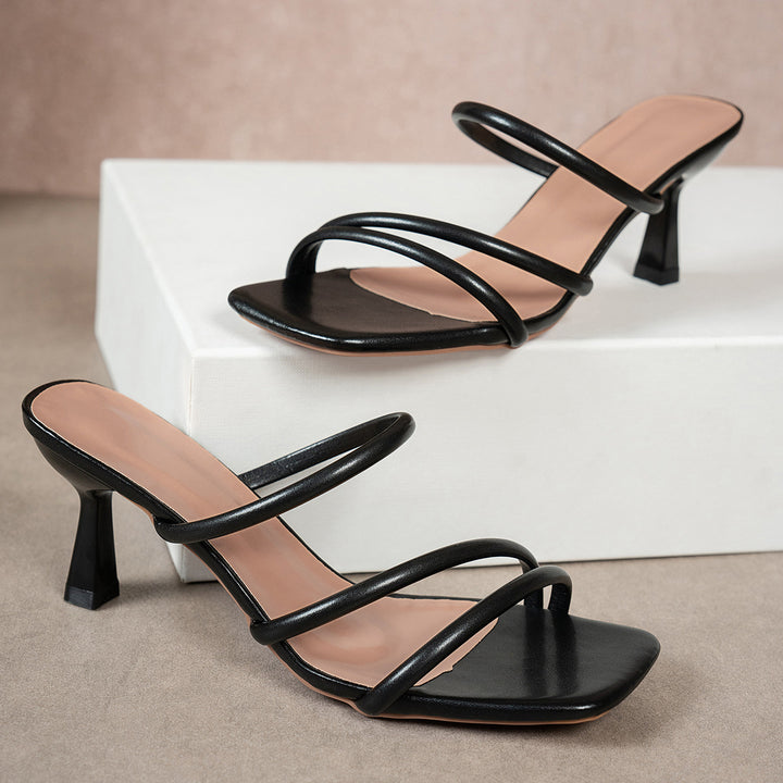 Damen nan minimalistische Sandalette mit drei schmalen Riemen, quadratischer Zehenform und femininem Trichterabsatz Drune