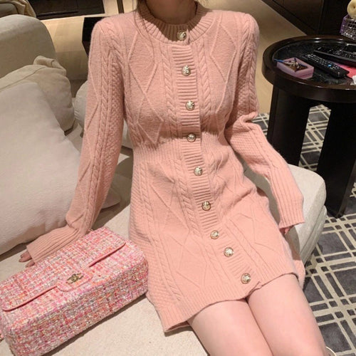Damen Strickkleid mit elegantem Zopfmuster und dekorativen Knöpfen Drune