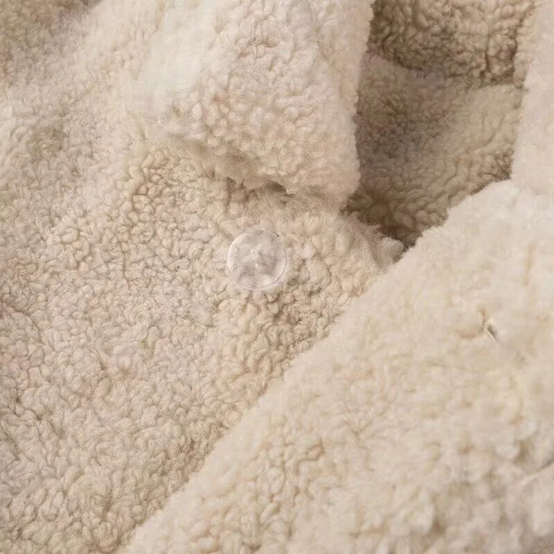 Damen nan kurz geschnittene Kunstfell-Teddyjacke mit breitem Reverskragen, wattierter Innenlage und seitlichen Eingrifftaschen Drune