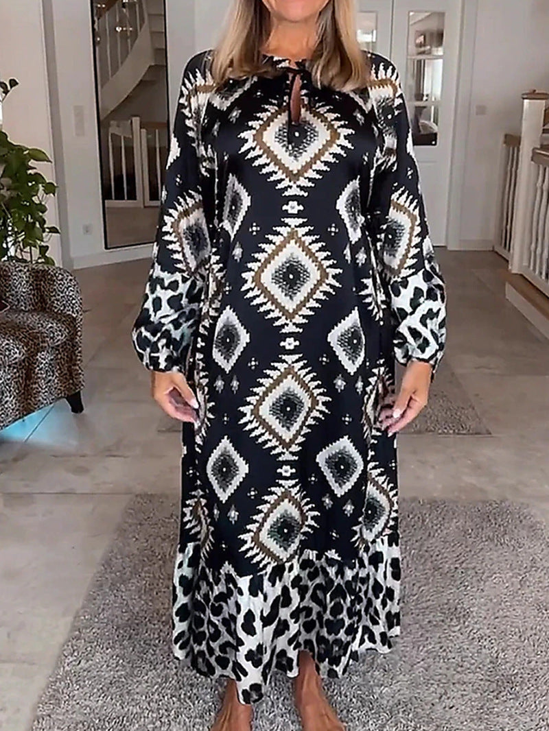 Damen nan fließendes Maxikleid mit Ethno‑Diamantprint, Schlüsselloch‑Ausschnitt und Kontrast‑Volant Drune