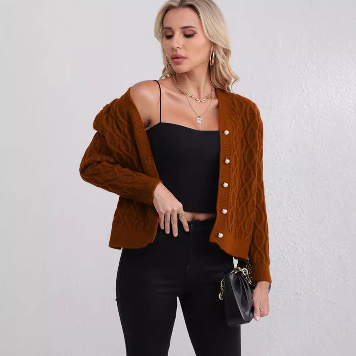 Damen Strickjacke mit strukturiertem Zopfmuster und zarten Knöpfen Drune