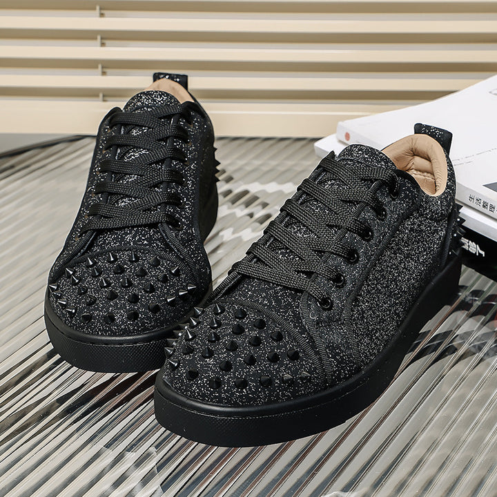 Damen glitzernder Low-Top Sneaker mit spitzem Nietenbesatz und gepolstertem Lederfutter Drune