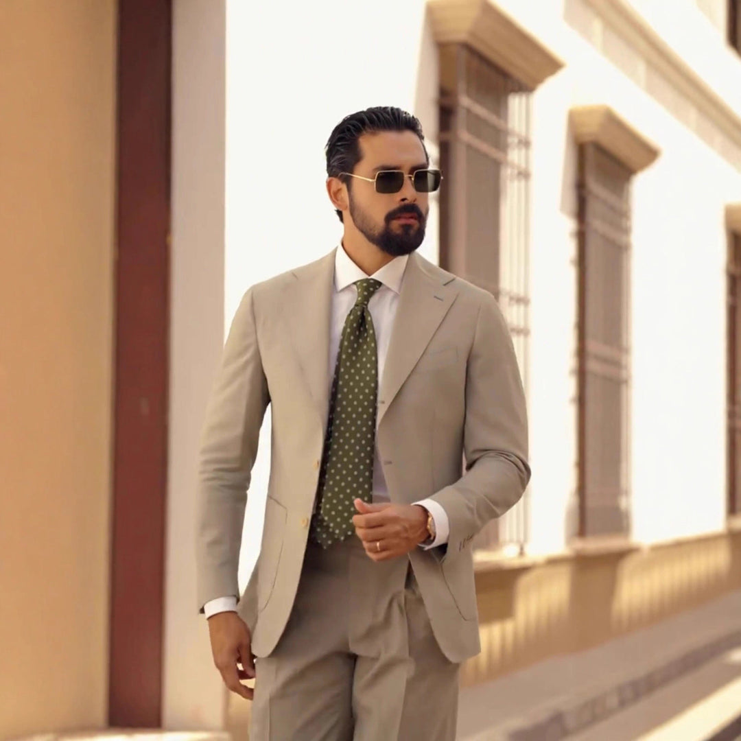 Herren eleganter Anzug im modernen Schnitt mit stilvollen Details Drune