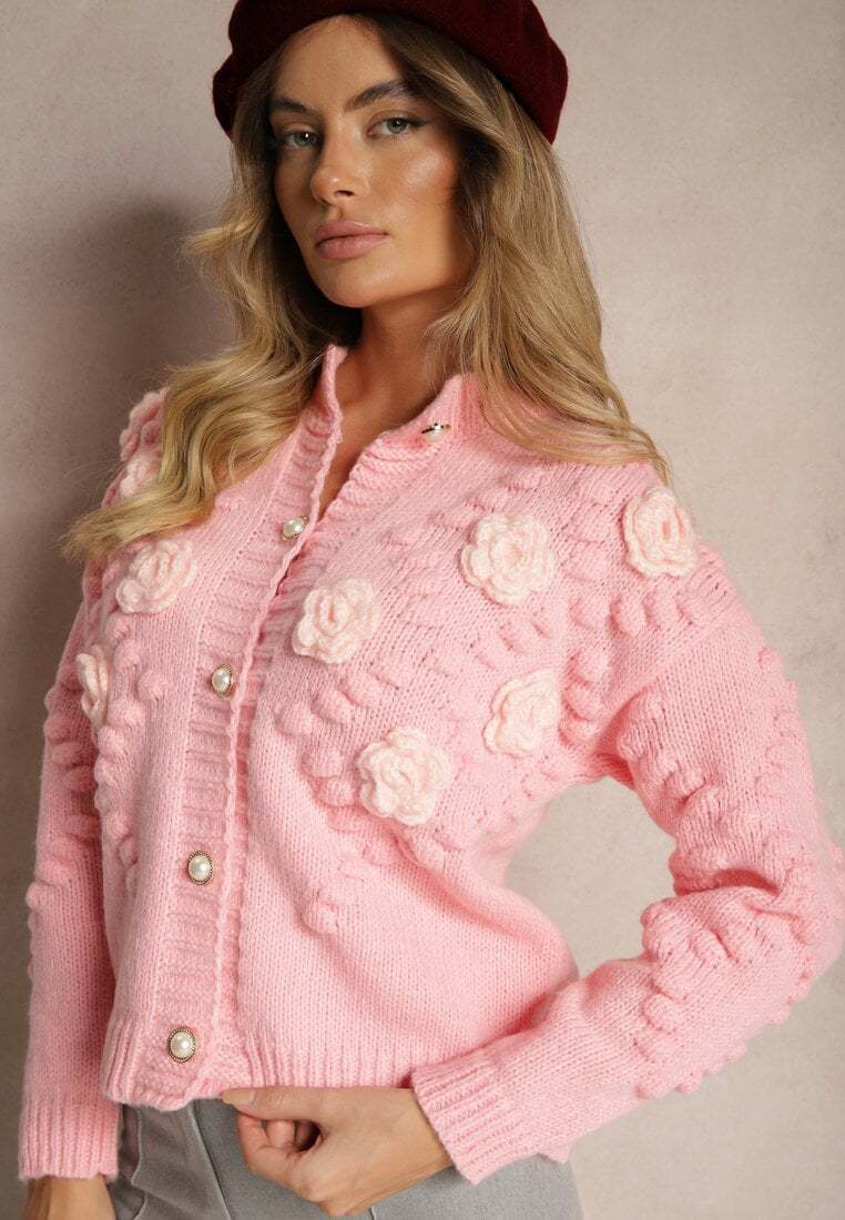 Damen Strickjacke mit floralen Applikationen und trendigem Knopfdesign Drune