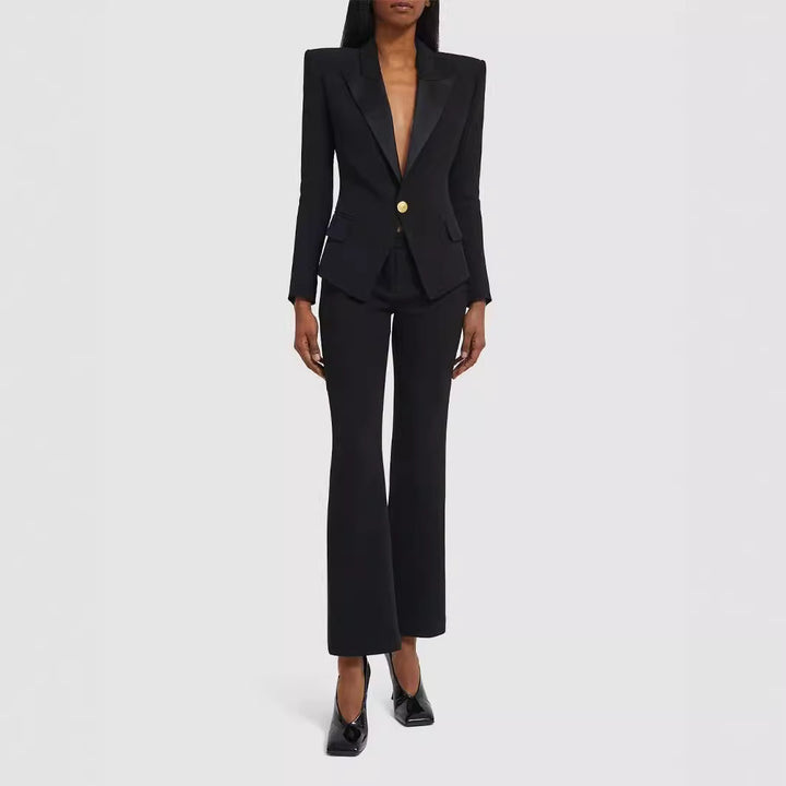 Damen Figurnaher Smokingblazer im Tailoring mit betonter Schulter und goldener Zierknopfleiste Drune