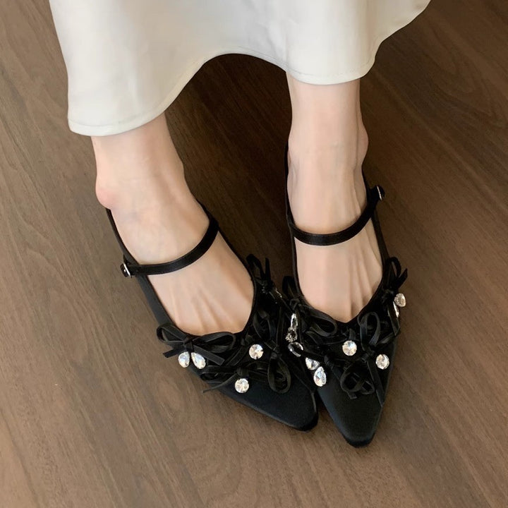 Damen Spitz zulaufende Mary-Jane Ballerina mit dekorativen Knotendetails und flacher Laufsohle Drune