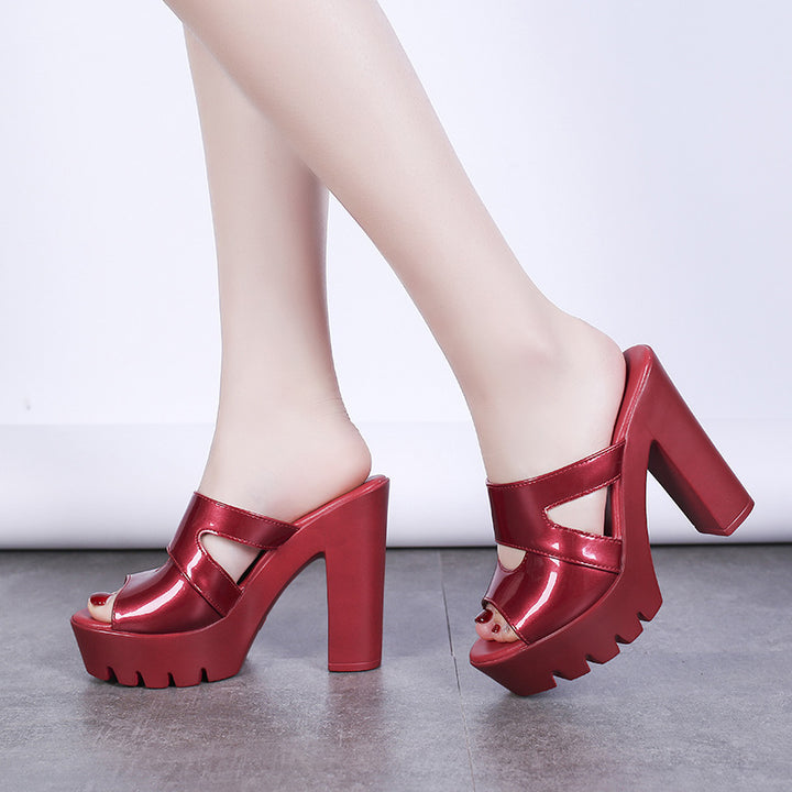 Damen nan Glamour-Mule mit profiliertem Plateau, offener Zehenpartie und skulpturellem Blockabsatz Drune