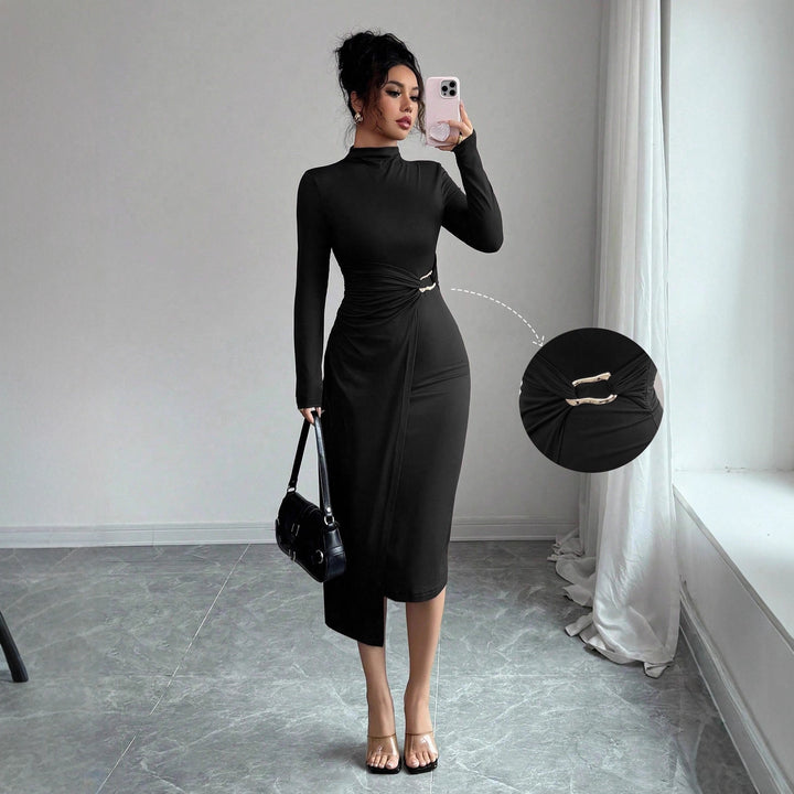 Damen nan figurbetontes Midikleid mit Stehkragen, Taillenraffung und asymmetrischem Saum Drune