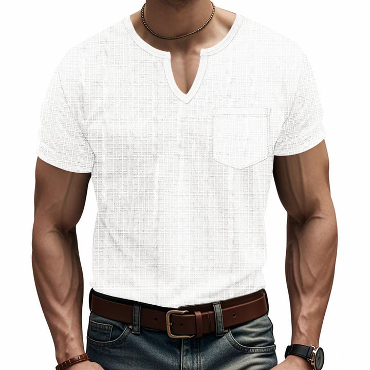 Herren nan Kurzarmshirt mit V-Schlitz-Ausschnitt und aufgesetzter Brusttasche aus strukturiertem Jersey Drune