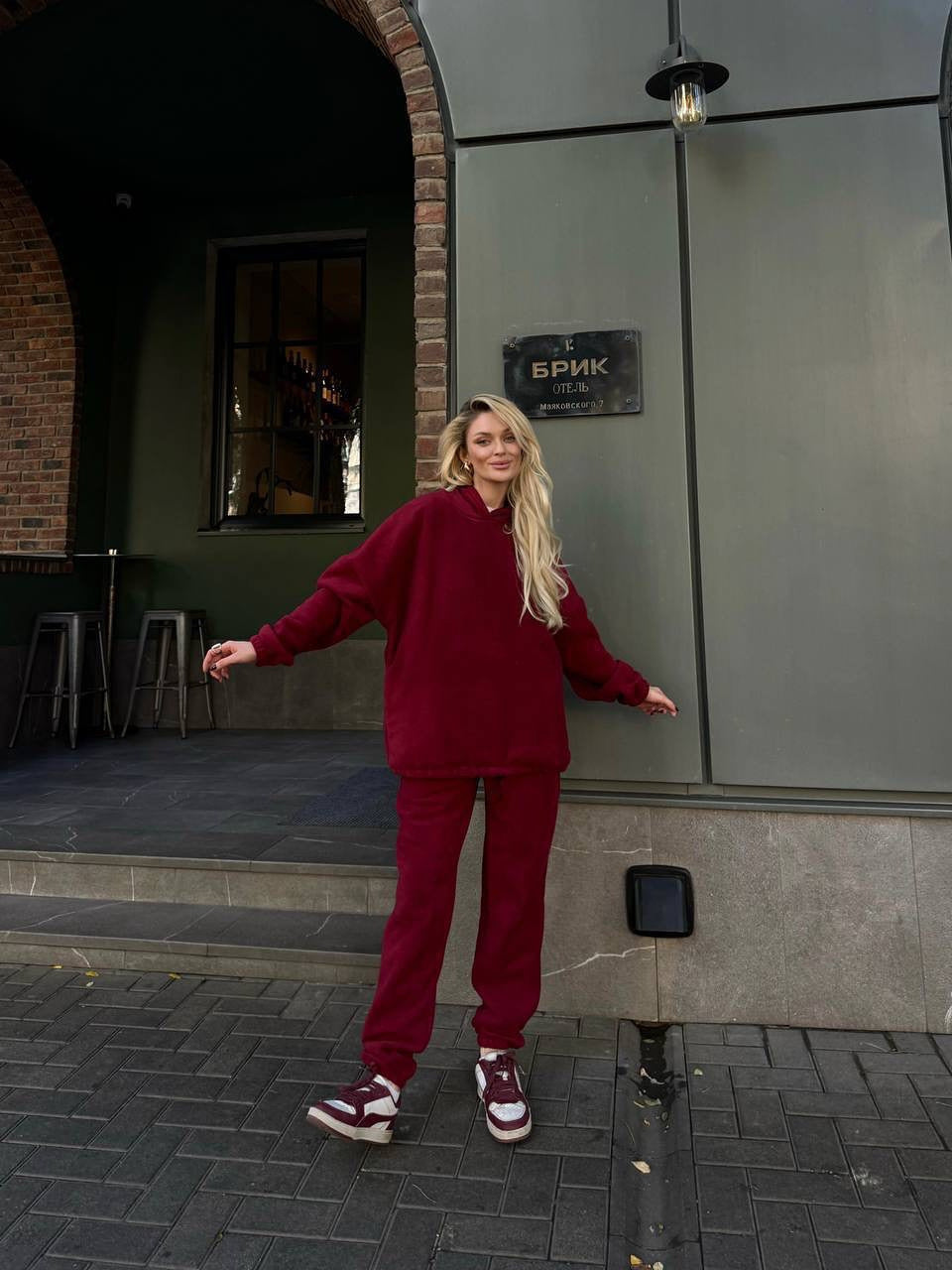 Damen kuscheliges Sweat-Set mit extralangem Kapuzenpullover, verdeckter Kängurutasche und schmal zulaufender Bündchenhose Drune