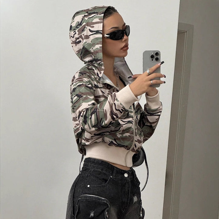 Damen kurz geschnittene Kapuzenjacke im modernen Camouflage-Stil Drune