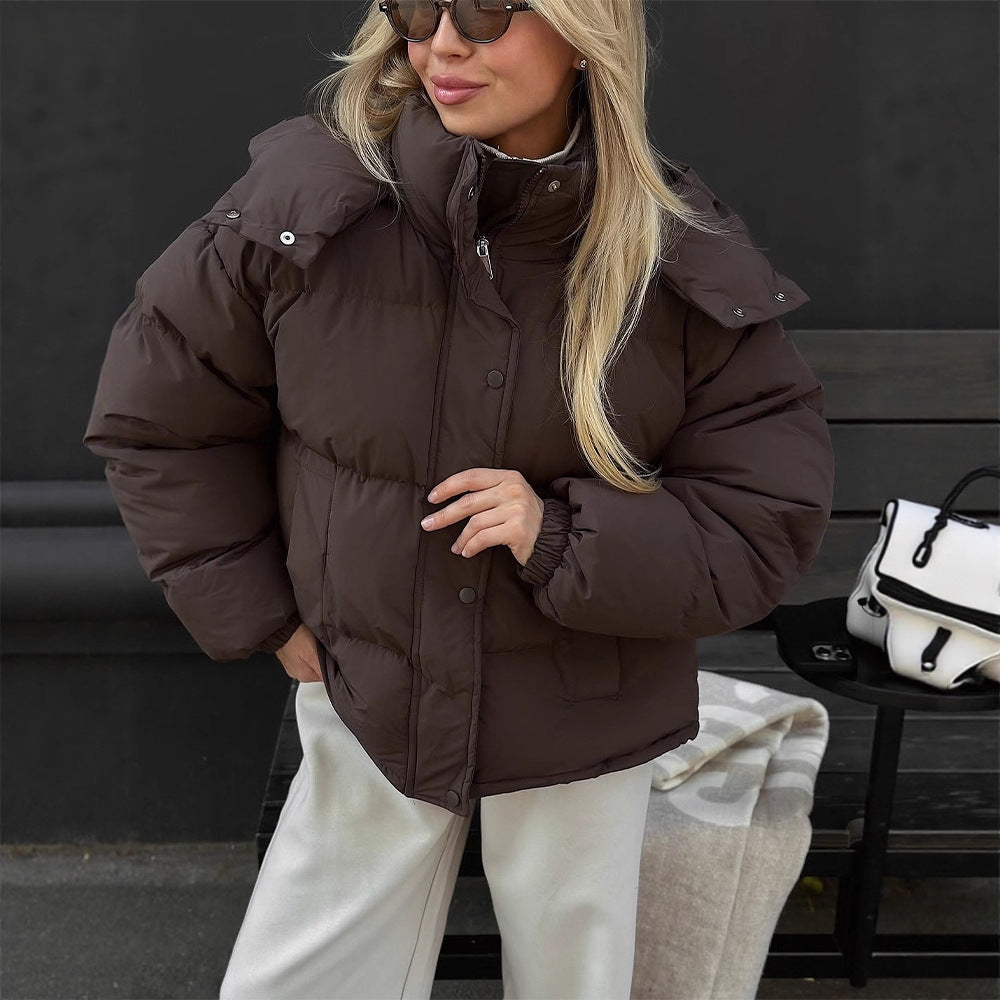 Damen Kurz geschnittene Oversize-Steppjacke mit hohem Stehkragen und verdeckter Druckknopfleiste Drune