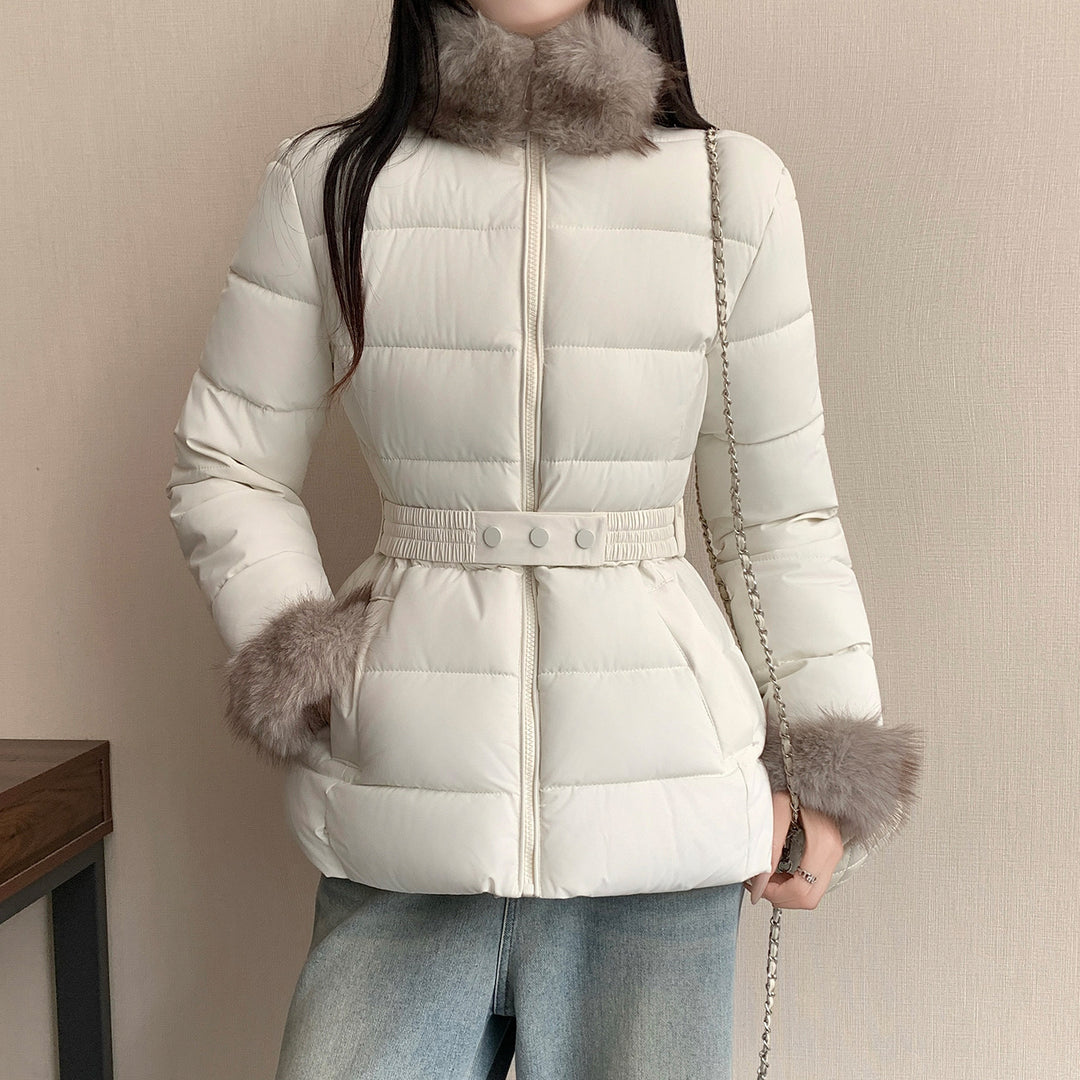 Damen nan taillierte Thermo-Kurzjacke mit elastischem Taillengürtel, Webpelzkragen und Kunstfellmanschetten Drune