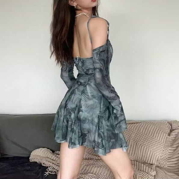 Damen Tailliertes Minikleid mit Carmen-Ausschnitt verstellbaren Schulterträgern und ausgestellten Ärmeln Drune