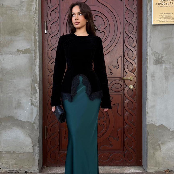 Damen Elegantes Samt-Longsleeve mit Spitzenbesatz und halbkreisförmigem Vorderschlitz Drune