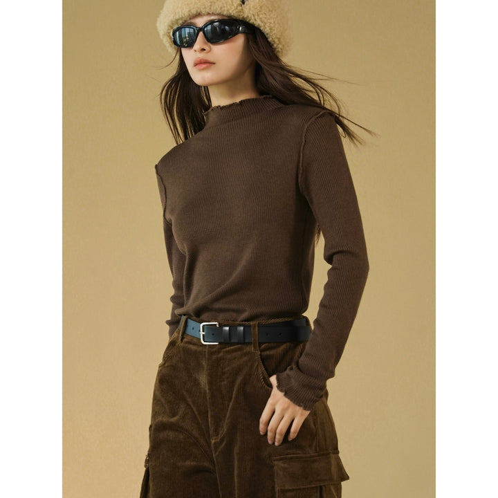 Damen Figurnahes Rippstrick-Longsleeve mit kurzem Stehkragen und feiner Wellenkante Drune