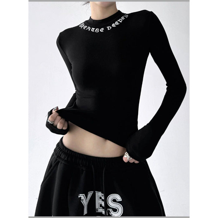 Damen figurbetontes Langarmshirt mit hohem Kragen und modischem Schriftzug Drune