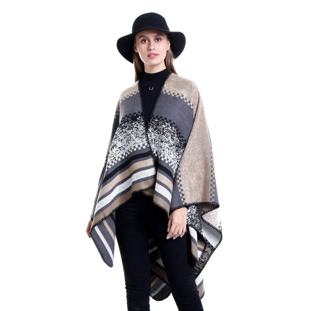 Damen Grobgestrickte Oversize-Ruana mit grafischem Blockmuster und asymmetrischem Zipfelrand Drune