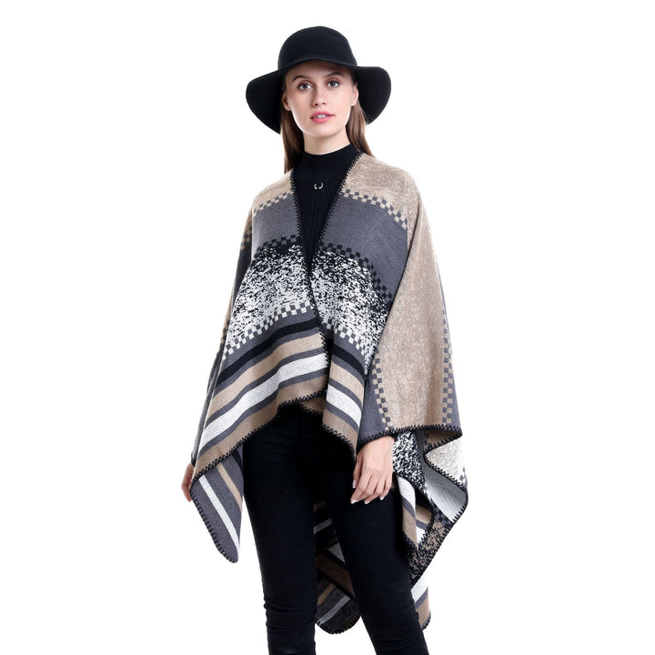 Damen Grobgestrickte Oversize-Ruana mit grafischem Blockmuster und asymmetrischem Zipfelrand Drune