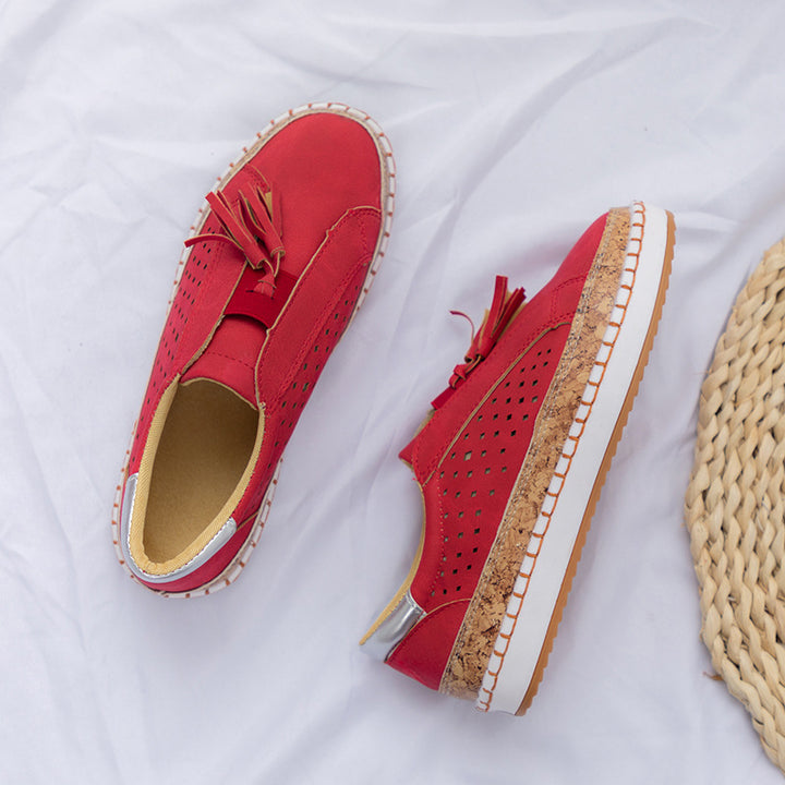 Damen nan perforierter Slip-On Sneaker mit Quasten, Kork-Plateau und dekorativer Handnaht Drune