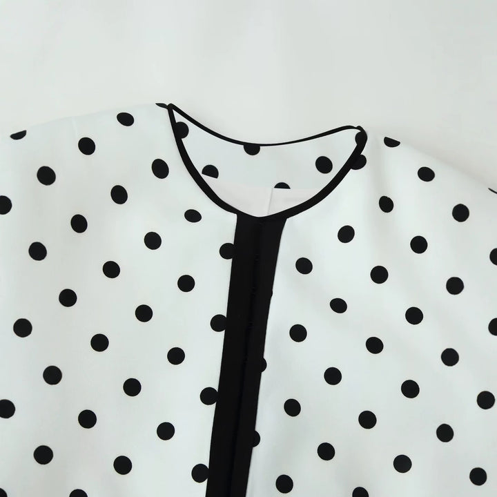 Damen Kurzblazer im Polka-Dot-Design mit Rundhalsausschnitt, kurzem Schnitt und Kontrastpaspeln Drune