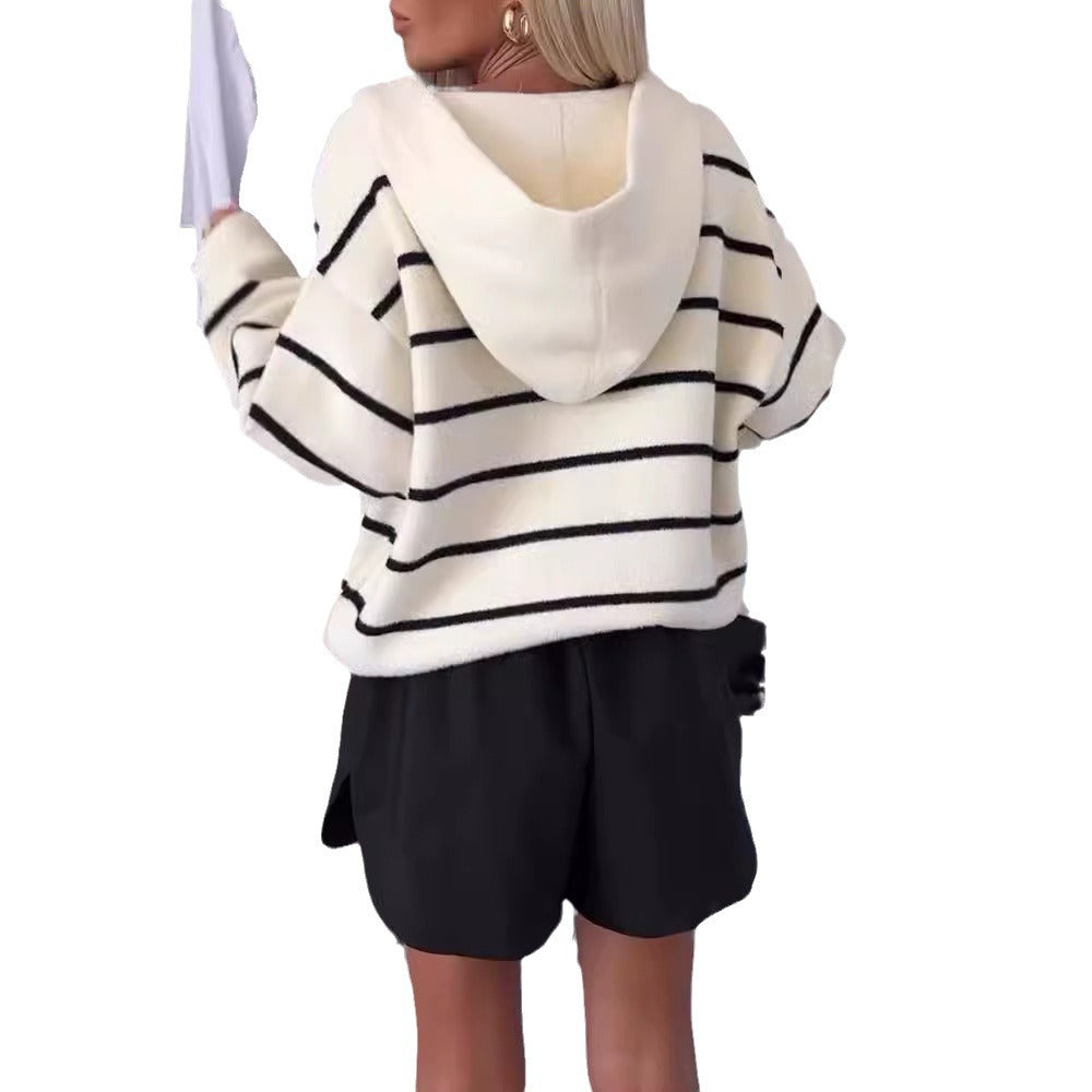 Damen nan weit geschnittene Strickjacke mit Kapuze, breiten Streifen und goldfarbenen Druckknöpfen Drune