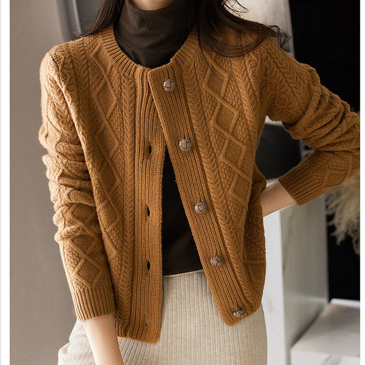 Damen Strickjacke mit strukturiertem Zopfmuster und Holzknöpfen Drune