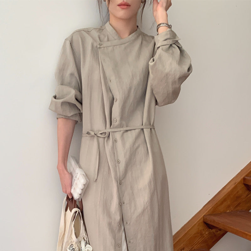 Damen Langes Shirtkleid mit V-Ausschnitt, durchgehender Knopfleiste und Taillengürtel Drune