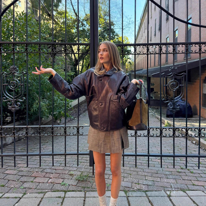 Damen Kurzer Boxy‑Lederimitat‑Blouson mit geometrischen Nahtdetails und Hemdkragen Drune