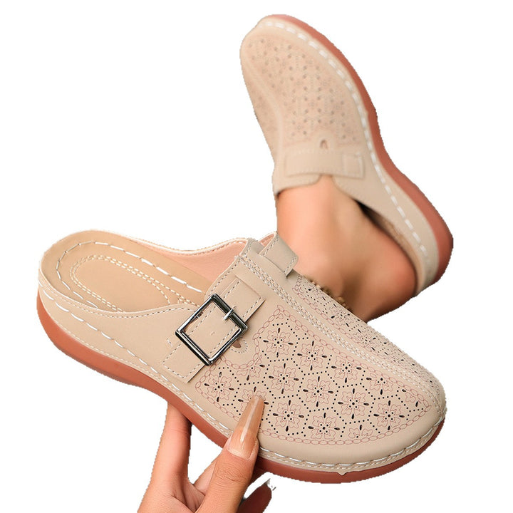 Damen Komfort-Mule mit verstellbarem Schnallenriemen und ornamentaler Lochprägung Drune