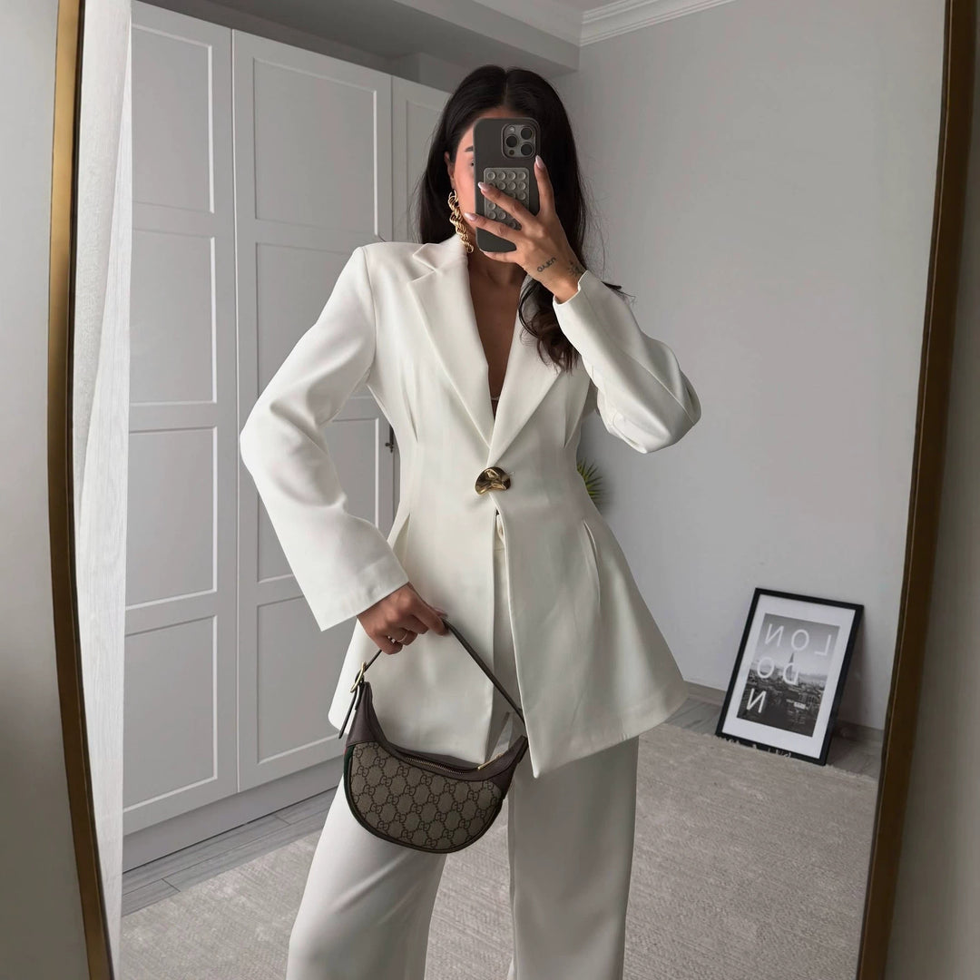 Damen Taillierter Longblazer mit goldener Statement-Schnalle Drune