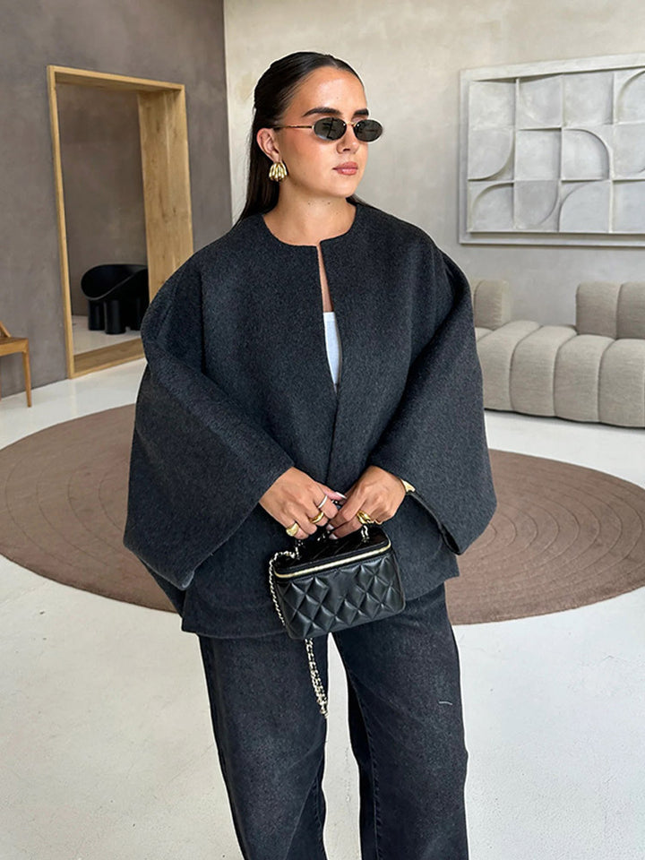Damen Kurze Wollmix-Capejacke mit überschnittenen Trompetenärmeln Drune