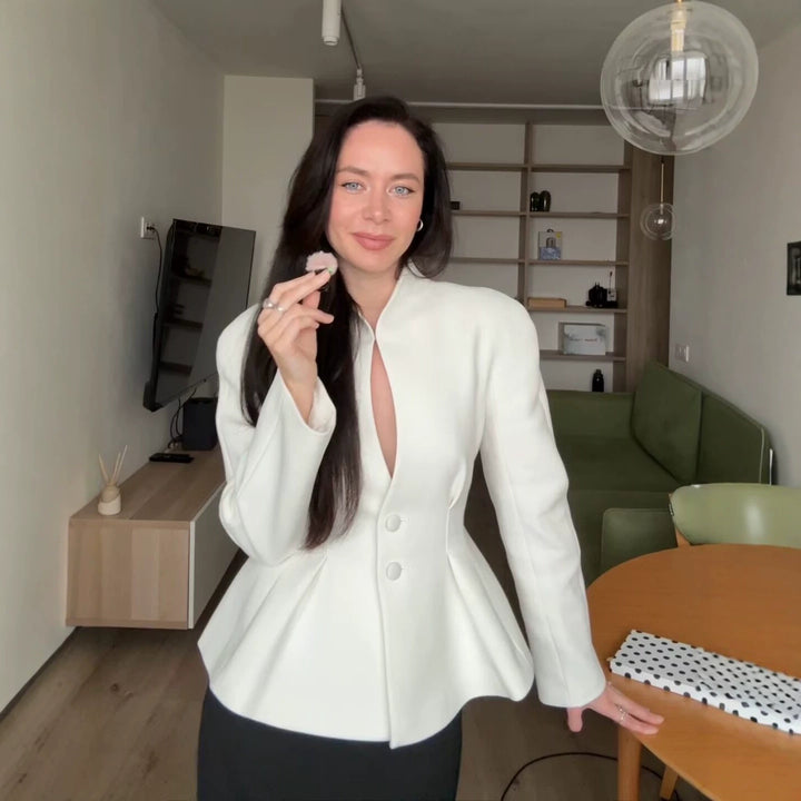 Damen Kurzblazer ohne Kragen mit taillierten Abnähern und Schlitzdetail Drune